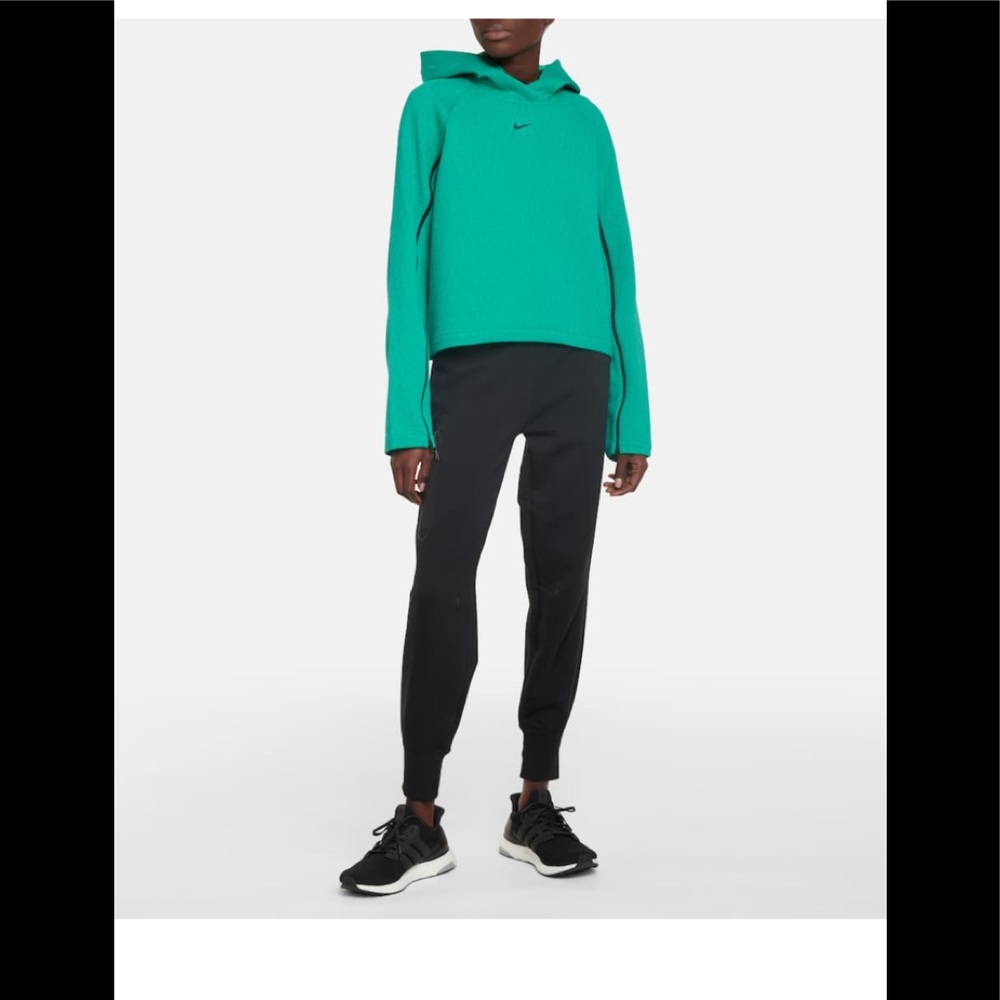 Nike Cropped Sweatshirt w/Zip Sleeves